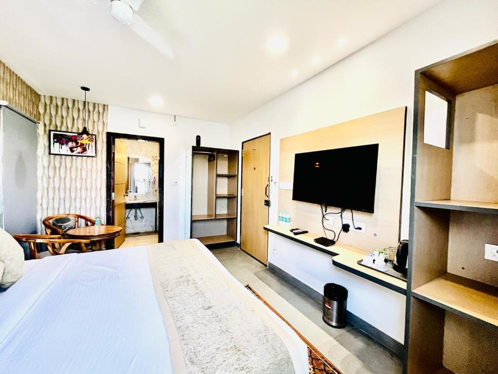 Hotel Lake View Airport Zone Hyderabad Exterior foto