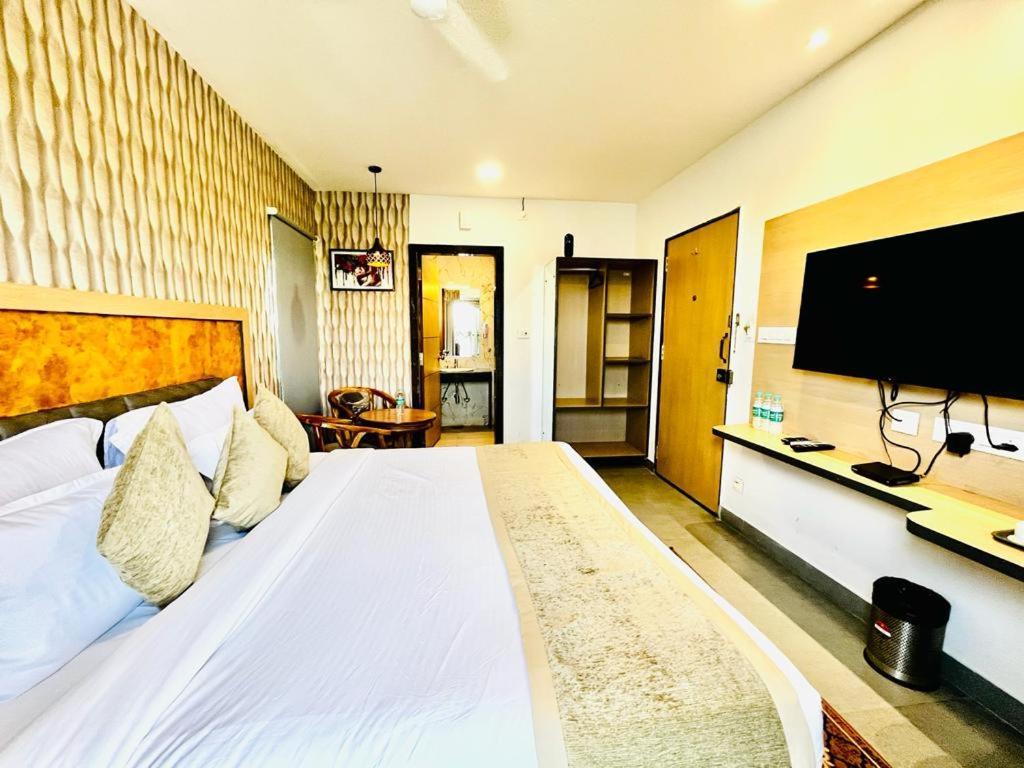 Hotel Lake View Airport Zone Hyderabad Exterior foto